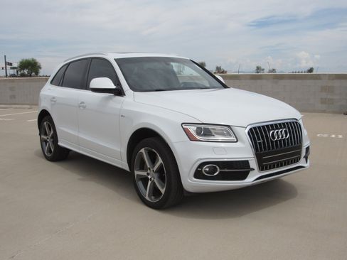 Used 2017 Audi Q5 3.0T Premium Plus w/ Technology Package AWD/4WD image 2