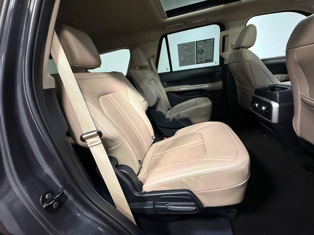 Used 2024 Ford Expedition Limited AWD/4WD image 14