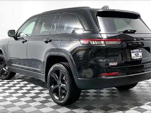 Used 2023 Jeep Grand Cherokee Altitude AWD/4WD image 11