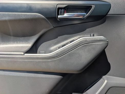 Used 2021 Toyota Highlander XSE AWD/4WD image 19