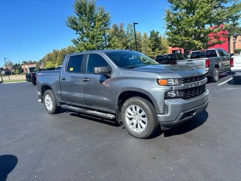 Used 2019 Chevrolet Silverado 1500 Custom w/ Custom Value Package AWD/4WD image 4