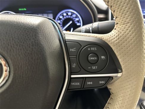 Used 2019 Toyota Avalon Limited image 38