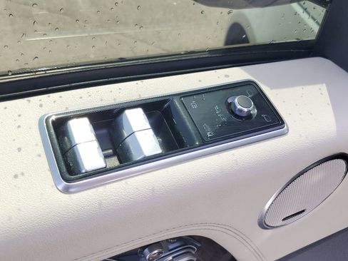Used 2018 Land Rover Range Rover Supercharged AWD/4WD image 9