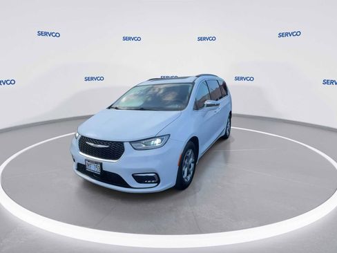 Used 2022 Chrysler Pacifica Limited image 4