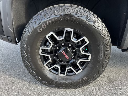 Used 2025 GMC Sierra 2500 AT4X AWD/4WD image 13