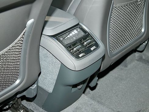 New 2026 Volvo XC90 B5 Ultra w/ Protection Package image 22