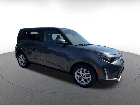 Used 2025 Kia Soul LX w/ LX Technology Package FWD image 2