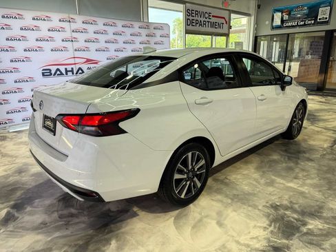Used 2022 Nissan Versa SV FWD image 7
