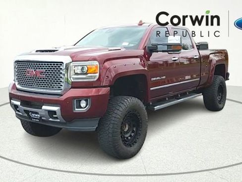 Used 2017 GMC Sierra 2500 Denali w/ Duramax Plus Package AWD/4WD image 3