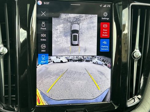 Used 2025 Volvo XC60 B5 Plus AWD/4WD image 23
