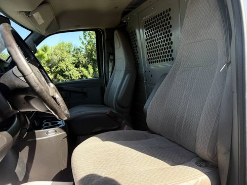Used 2017 GMC Savana 2500 RWD image 15