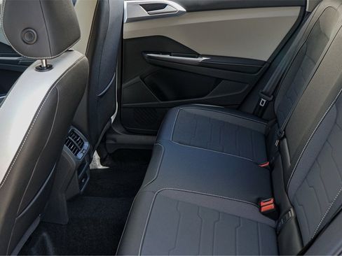 New 2025 Volkswagen Taos SE image 20