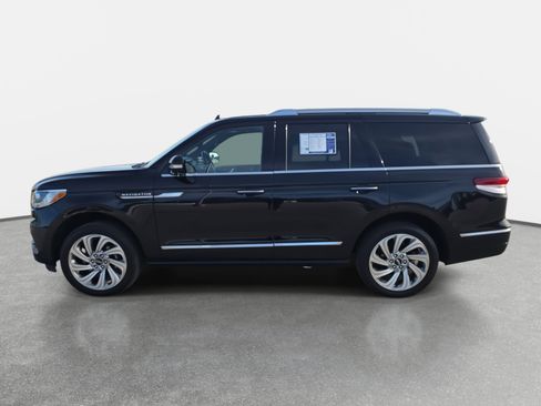 Used 2024 Lincoln Navigator Reserve image 8