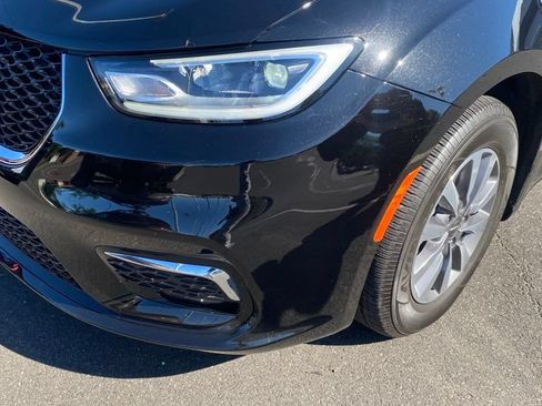 Used 2025 Chrysler Pacifica Select FWD image 9