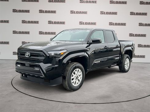 Used 2025 Toyota Tacoma SR5 image 1