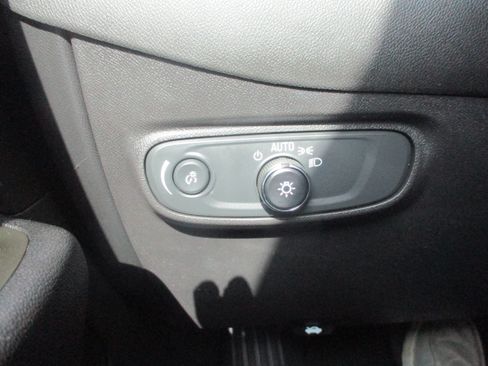 Used 2023 Chevrolet Equinox LT FWD image 14
