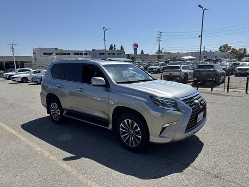 Used 2023 Lexus GX 460 Luxury w/ Off Road Package AWD/4WD image 4