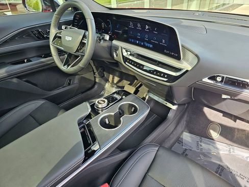 Used 2025 Cadillac Lyriq Sport AWD/4WD image 10