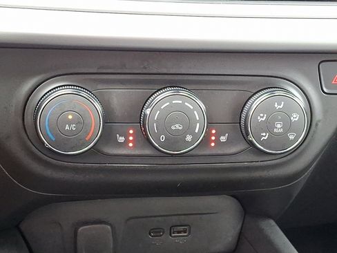 Used 2025 Chevrolet Trax LS w/ LS Convenience Package FWD image 17