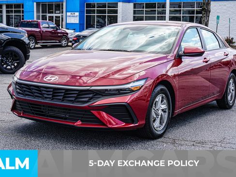Used 2025 Hyundai Elantra SE image 5