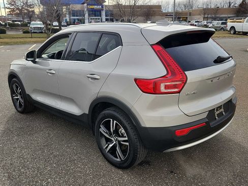 Used 2025 Volvo XC40 B5 Core image 4