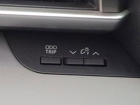 Used 2023 Toyota Highlander LE AWD/4WD image 24