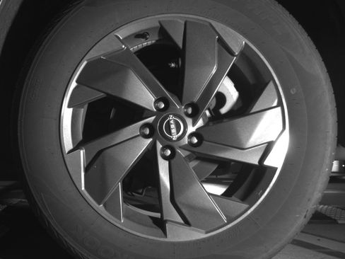 Used 2025 Nissan Rogue SV AWD/4WD image 12