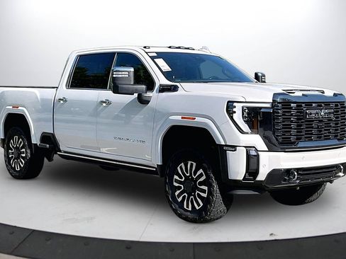 Used 2024 GMC Sierra 2500 Denali Ultimate AWD/4WD image 2