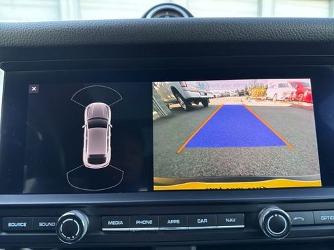 Used 2020 Porsche Macan image 34