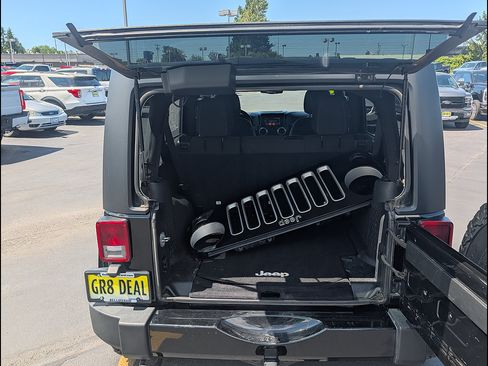 Used 2017 Jeep Wrangler Unlimited Sahara AWD/4WD image 7