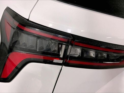 Used 2025 Chevrolet Equinox LT image 27