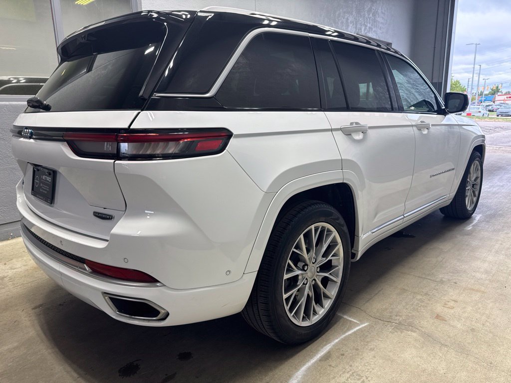 Used 2023 Jeep Grand Cherokee Summit w/ Advanced Protech Group IV AWD/4WD image 3