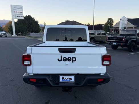New 2025 Jeep Gladiator Sport image 7