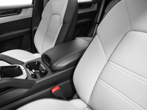 Certified 2024 Porsche Cayenne Coupe AWD/4WD image 34