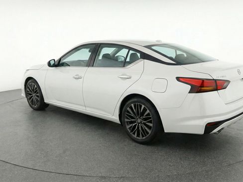 Used 2025 Nissan Altima 2.5 SV FWD image 6
