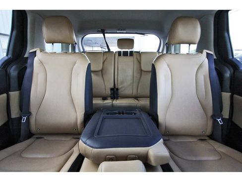 Used 2023 Kia Carnival EX FWD image 15