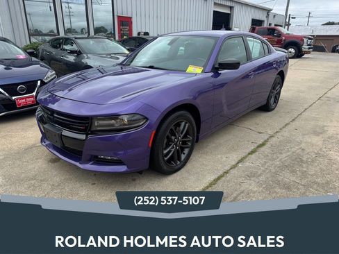 Used 2019 Dodge Charger SXT w/ Blacktop Package image 1