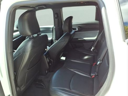 Used 2023 Jeep Compass Latitude AWD/4WD image 12