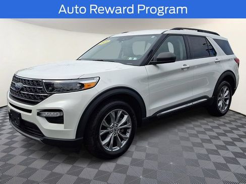 Certified 2023 Ford Explorer XLT w/ Equipment Group 202A AWD/4WD image 3