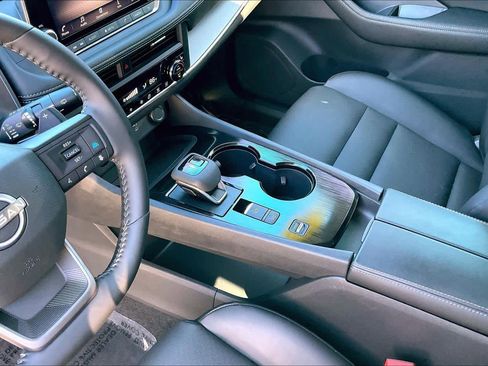 Used 2026 Nissan Rogue SV w/ SV Premium Package image 17