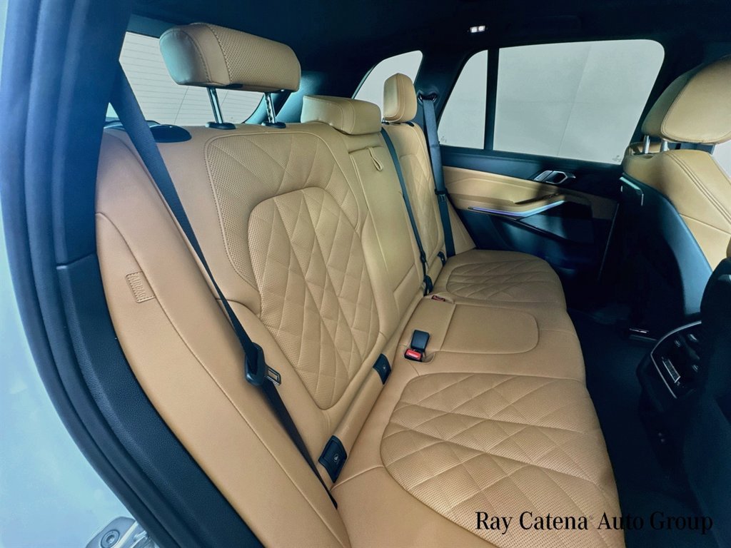Used 2026 BMW X5 xDrive40i w/ M Sport Package AWD/4WD image 29