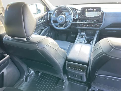 Used 2023 Nissan Pathfinder SL w/ SL Premium Package AWD/4WD image 18