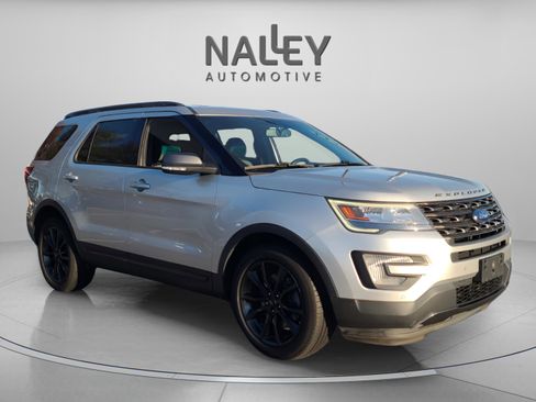 Used 2017 Ford Explorer XLT w/ Equipment Group 202A image 7