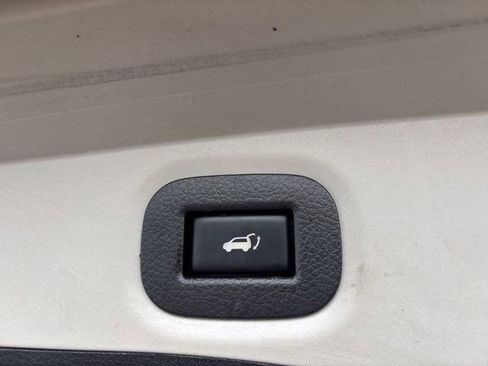 Used 2018 Nissan Rogue SV w/ Premium Package image 33