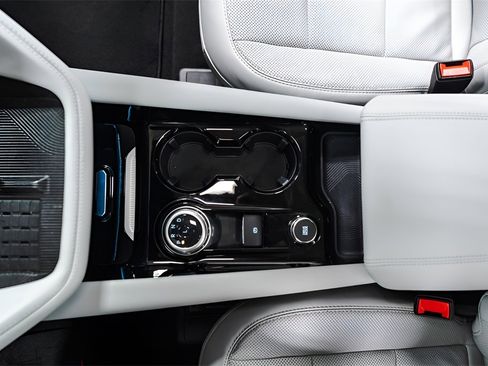 Used 2025 Ford Explorer Platinum w/ LUX Leather Package image 18