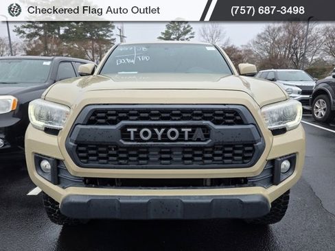 Used 2016 Toyota Tacoma TRD Off-Road w/ Towing Package image 2