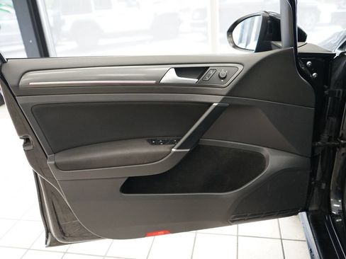 Used 2018 Volkswagen GTI SE FWD image 21