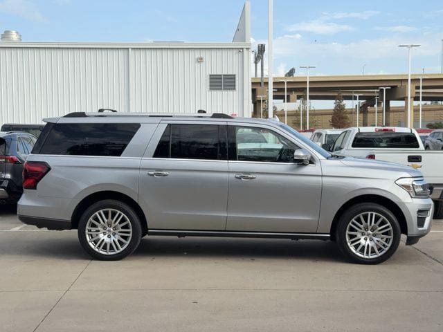 Used 2024 Ford Expedition Max Limited AWD/4WD image 3