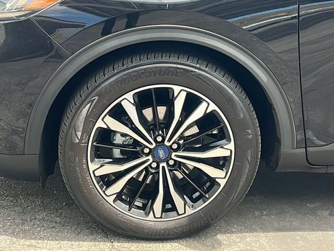 Certified 2022 Ford Escape SE w/ SE Sport Appearance Package FWD image 8