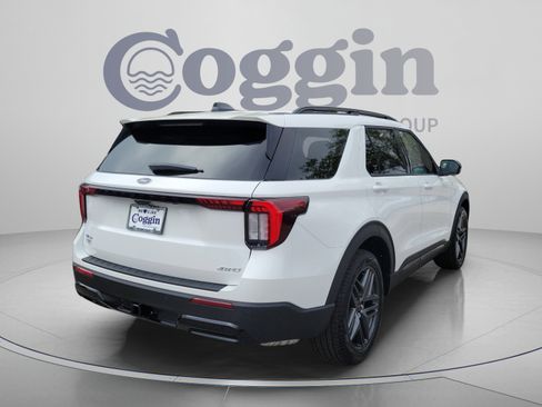 New 2026 Ford Explorer ST-Line w/ ST-Line Street Pack AWD/4WD image 3